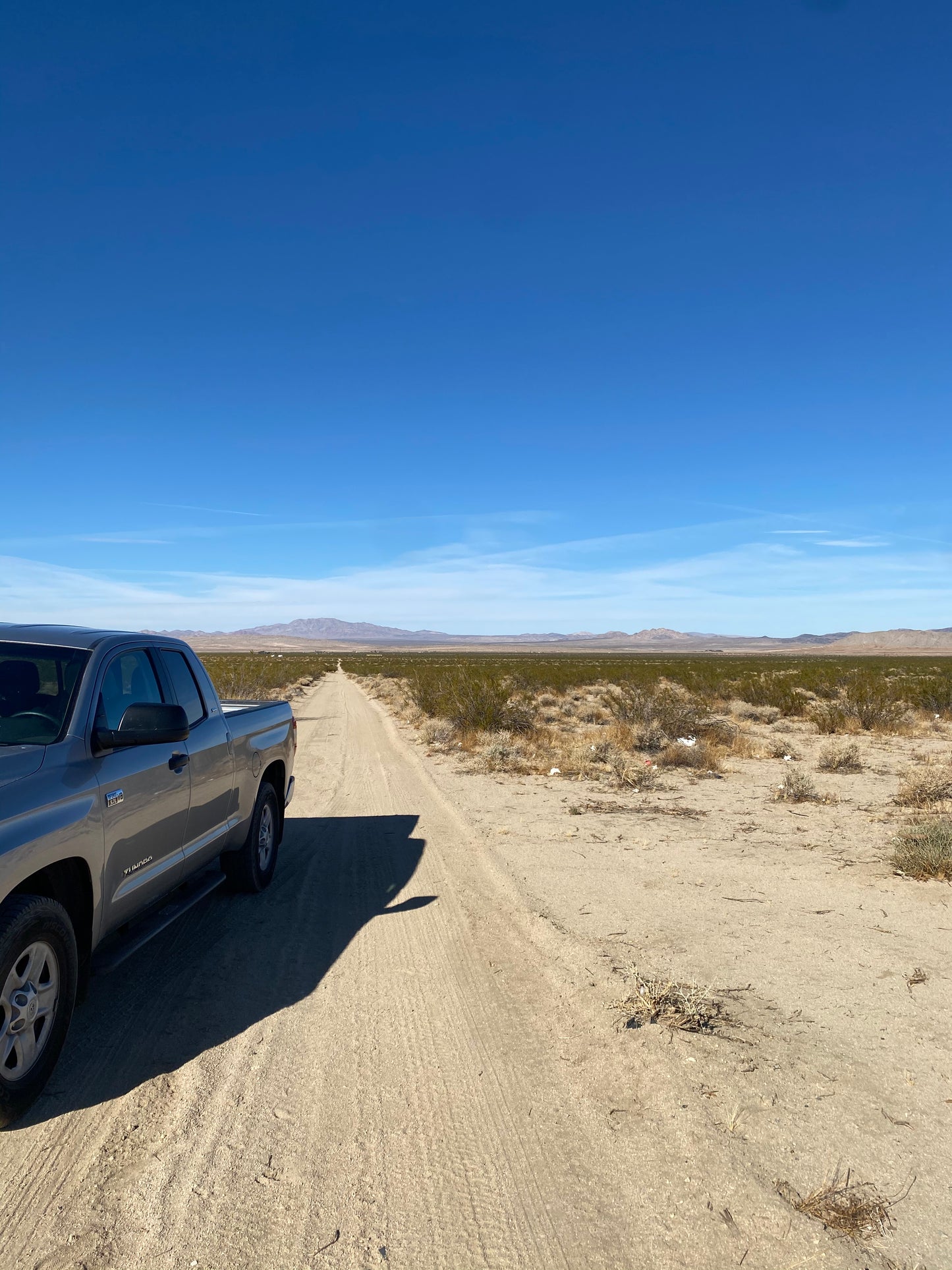 0.14  2.5 acres Johnson Valley ..tiene un pequeño slab de concreto